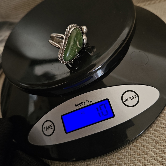 Silver and Green Stone Ring - Picture 9 of 13